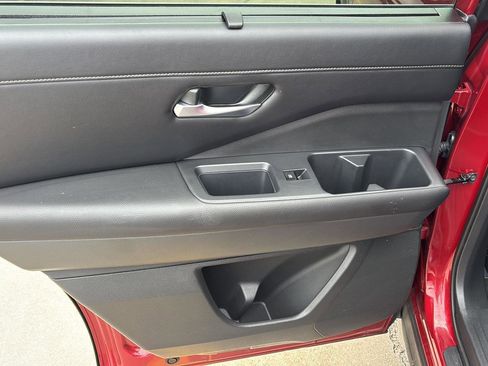 Used 2024 Nissan Pathfinder SL image 16