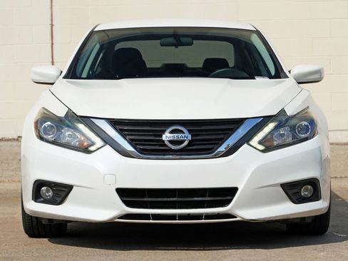 Used 2016 Nissan Altima 2.5 SR w/ LED Appearance Package FWD image 6