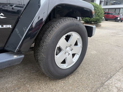Used 2010 Jeep Wrangler Sahara AWD/4WD image 20