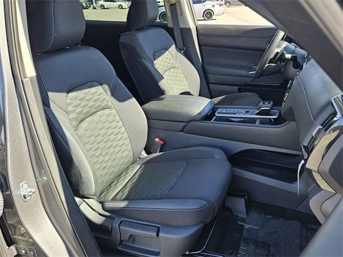 Used 2025 Nissan Pathfinder SV image 17