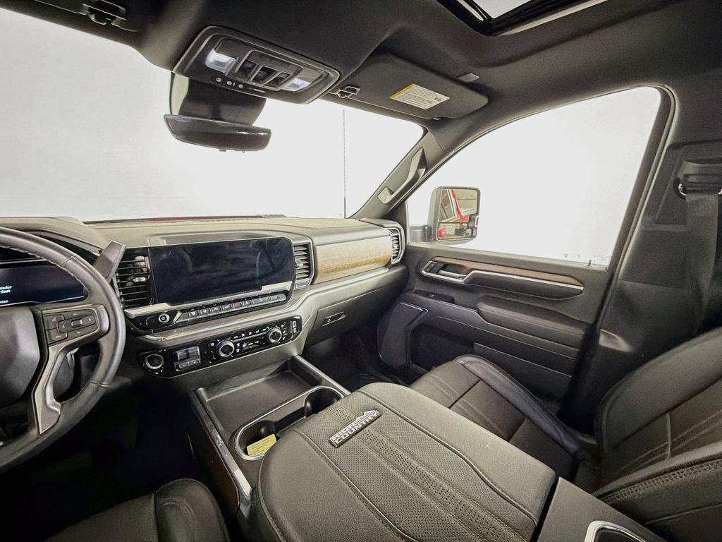 Used 2025 Chevrolet Silverado 2500 High Country w/ Technology Package AWD/4WD image 22