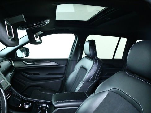 Used 2025 Jeep Grand Cherokee Altitude image 20