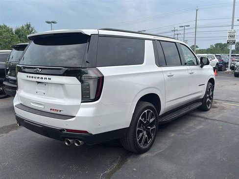 Used 2025 Chevrolet Suburban RST w/ Comfort Package AWD/4WD image 2
