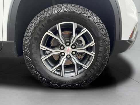 Used 2025 GMC Acadia AT4 image 2