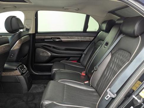 Used 2020 Genesis G90 3.3T Premium image 17