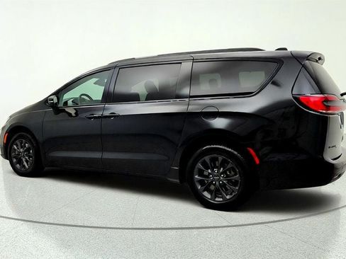 Used 2021 Chrysler Pacifica Touring-L w/ Premium & Safety Sphere Group AWD/4WD image 7