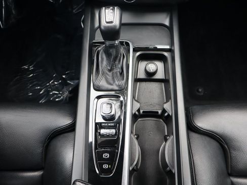 Used 2019 Volvo XC60 T5 Momentum w/ Multimedia Package image 36