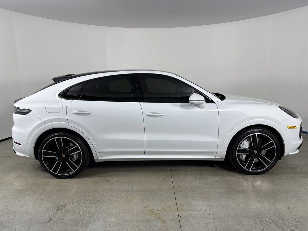 Certified 2023 Porsche Cayenne Turbo w/ Assistance Package AWD/4WD image 8