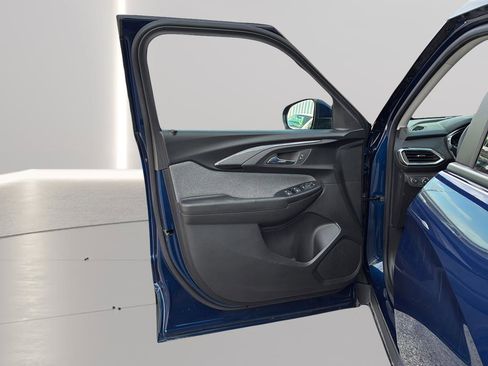 Used 2023 Chevrolet TrailBlazer LT FWD image 11