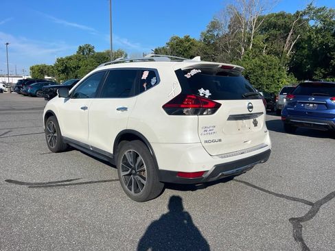 Used 2019 Nissan Rogue SL w/ Premium Package AWD/4WD image 3