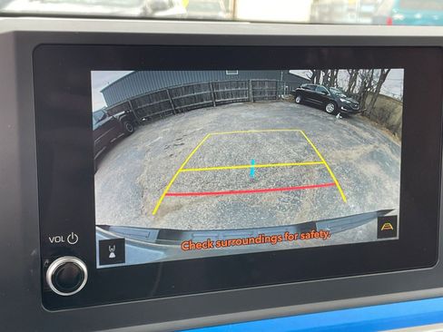 Used 2025 Toyota Tacoma TRD Off-Road image 23