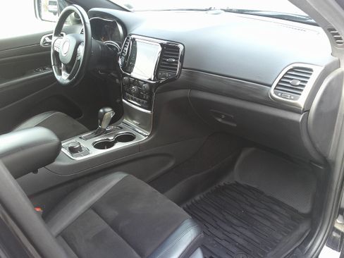 Used 2020 Jeep Grand Cherokee Laredo w/ Quick Order Package 2BN North image 23