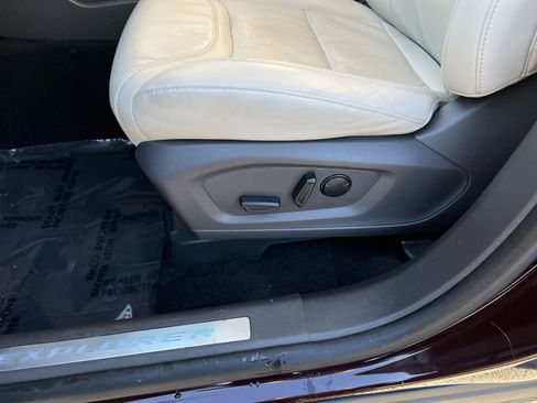 Used 2023 Ford Explorer Platinum w/ Technology Package image 14