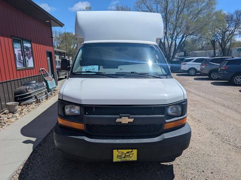 Used 2017 Chevrolet Express 3500 image 3