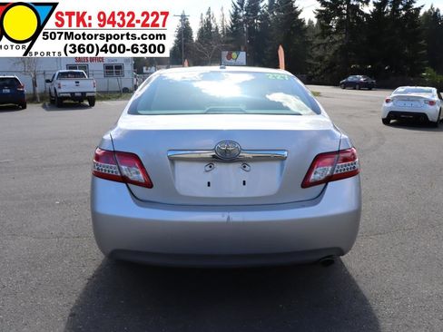 Used 2010 Toyota Camry SE FWD image 7