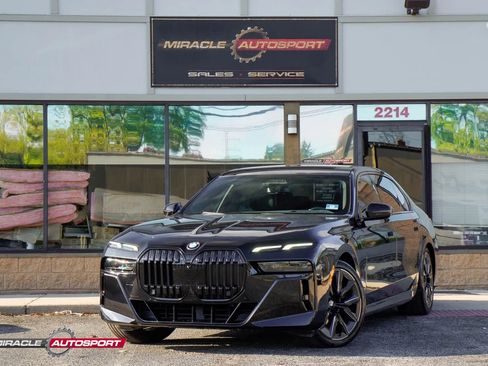 Used 2023 BMW 760i xDrive AWD/4WD image 1