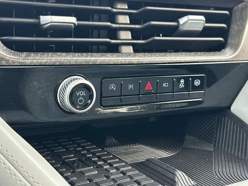 Certified 2025 Ford Explorer Platinum w/ Ultimate Package image 21