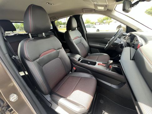 Used 2025 Nissan Kicks SR w/ Illumination Package image 23