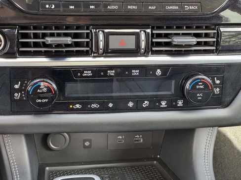 Used 2023 Nissan Pathfinder Platinum AWD/4WD image 5