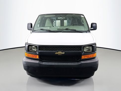 Used 2017 Chevrolet Express 2500 RWD image 2