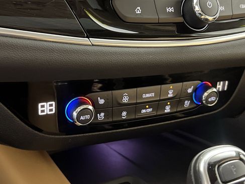 Used 2018 Buick Enclave Premium w/ Experience Buick Package image 20