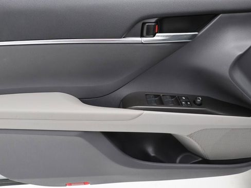 Used 2024 Toyota Camry SE image 15