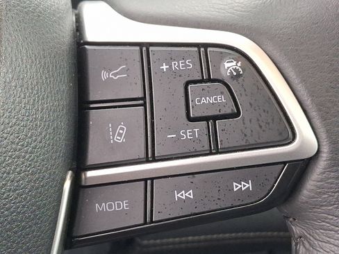 Used 2025 Toyota Sienna XLE image 23