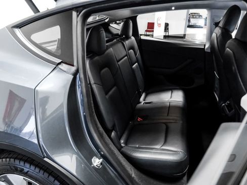 Used 2023 Tesla Model Y Long Range AWD/4WD image 31
