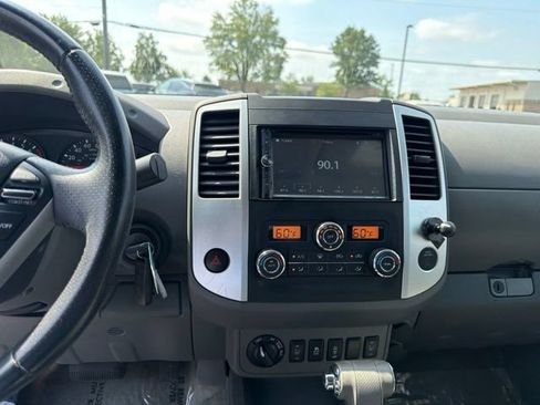 Used 2014 Nissan Frontier SV w/ SV Value Truck Package AWD/4WD image 12