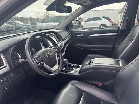 Used 2019 Toyota Highlander XLE image 10