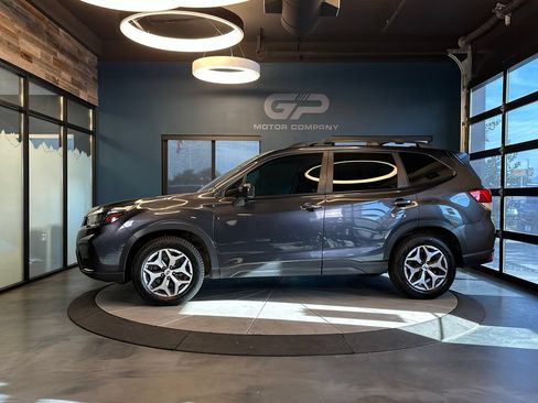 Used 2019 Subaru Forester Premium AWD/4WD image 6