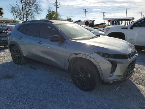 Used 2024 Chevrolet Trax ACTIV w/ Driver Confidence Package image 2