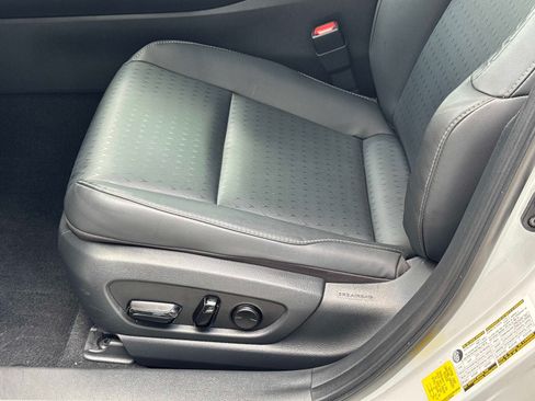 Used 2022 Lexus UX 250h w/ Accessory Package (Z2) AWD/4WD image 21