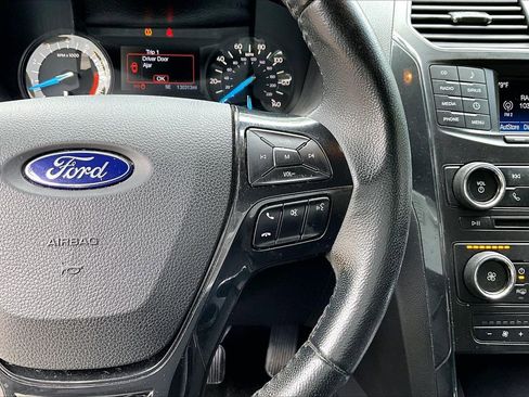 Used 2017 Ford Explorer XLT FWD image 11