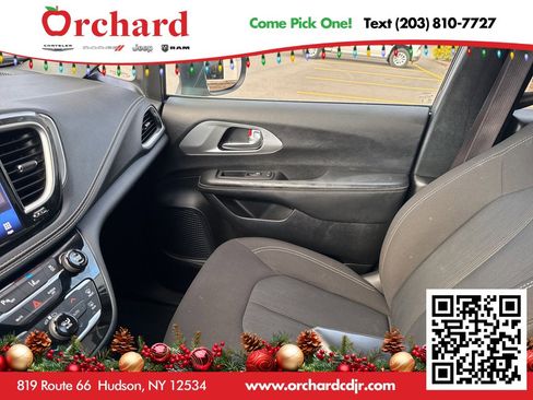 Used 2023 Chrysler Pacifica Touring image 37