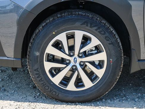 Used 2025 Subaru Outback Premium AWD/4WD image 9