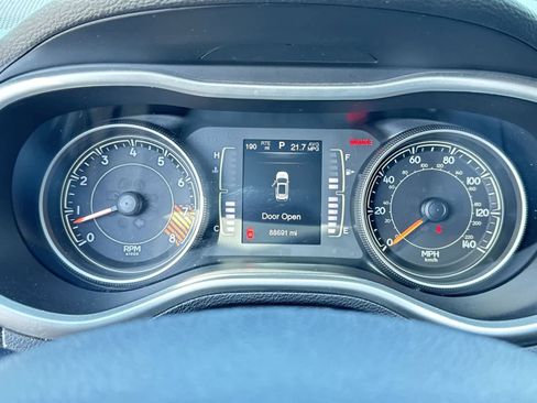 Used 2015 Jeep Cherokee Latitude w/ Comfort/Convenience Group image 21