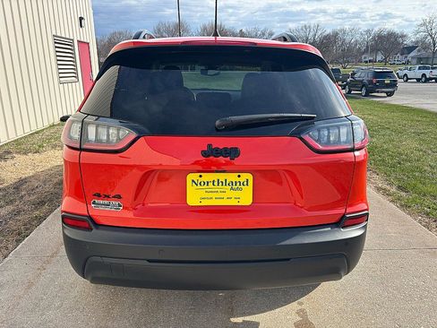 Used 2021 Jeep Cherokee Latitude Plus AWD/4WD image 6