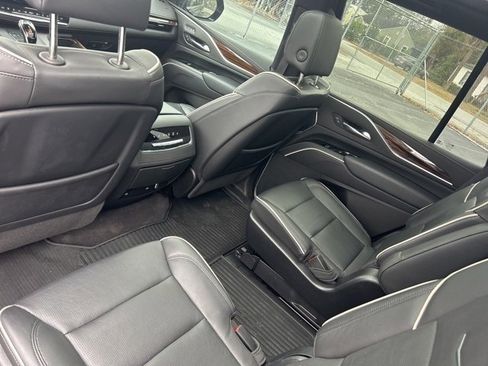 Used 2022 Cadillac Escalade Premium Luxury image 20