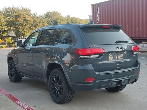 Used 2017 Jeep Grand Cherokee Altitude AWD/4WD image 5