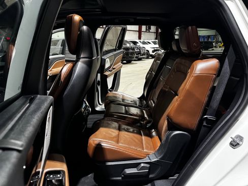 Used 2020 Lincoln Aviator Reserve w/ Equipment Group 201A image 17