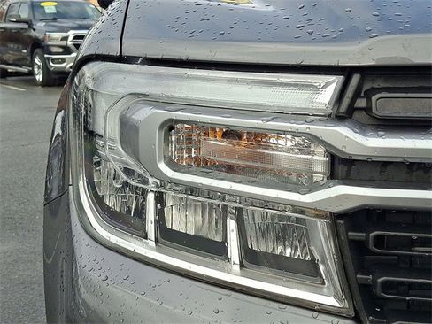 Used 2022 Ford Maverick Lariat w/ Lariat Luxury Package image 28