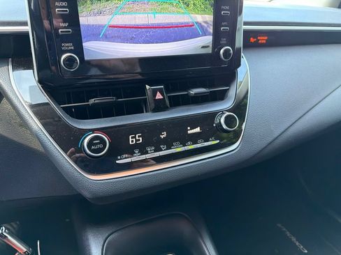 Used 2020 Toyota Corolla LE FWD image 16