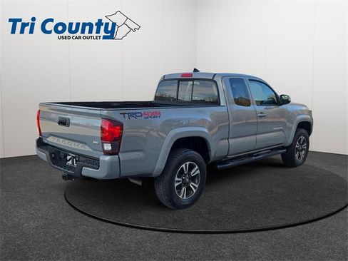 Used 2019 Toyota Tacoma TRD Sport image 8
