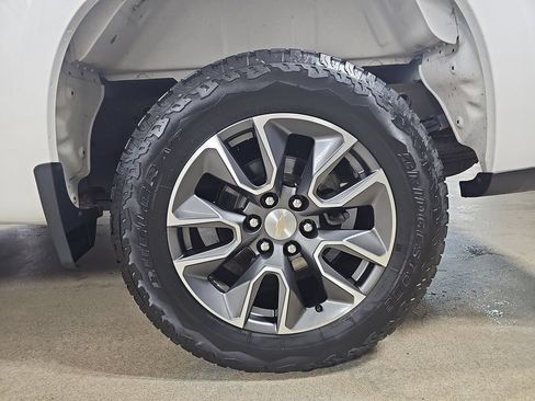 Certified 2022 Chevrolet Silverado 1500 LT AWD/4WD image 38