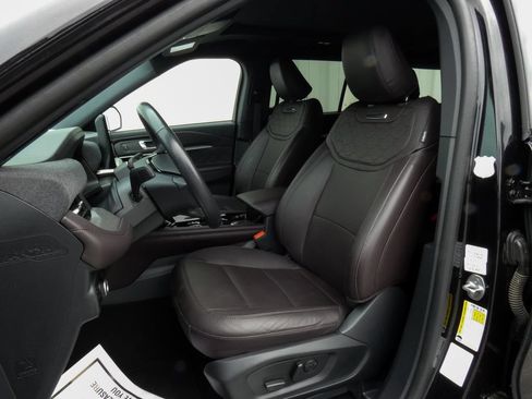 Used 2025 Ford Explorer Platinum w/ LUX Leather Package AWD/4WD image 6