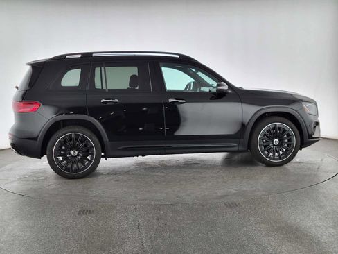 Used 2026 Mercedes-Benz GLB 250 image 2