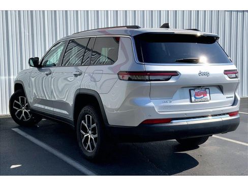 Used 2023 Jeep Grand Cherokee L Limited AWD/4WD image 10