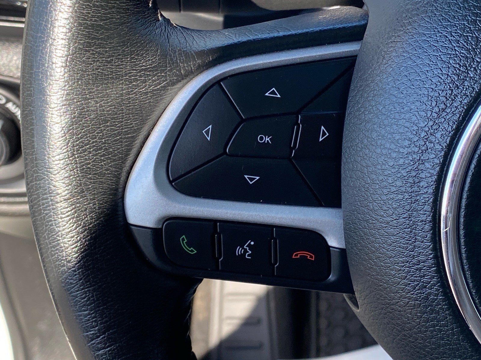 Used 2023 Jeep Renegade Altitude w/ Sun/Sound Group AWD/4WD image 19
