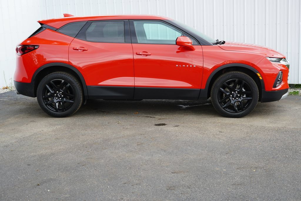 Used 2021 Chevrolet Blazer LT FWD image 2